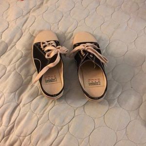 Black Converse style slip-one.